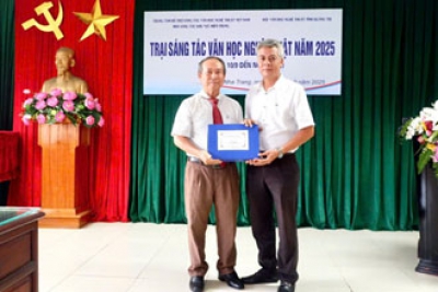 Bế mạc Trại sáng tác văn học nghệ thuật Quảng Trị 2025 tại Nha Trang